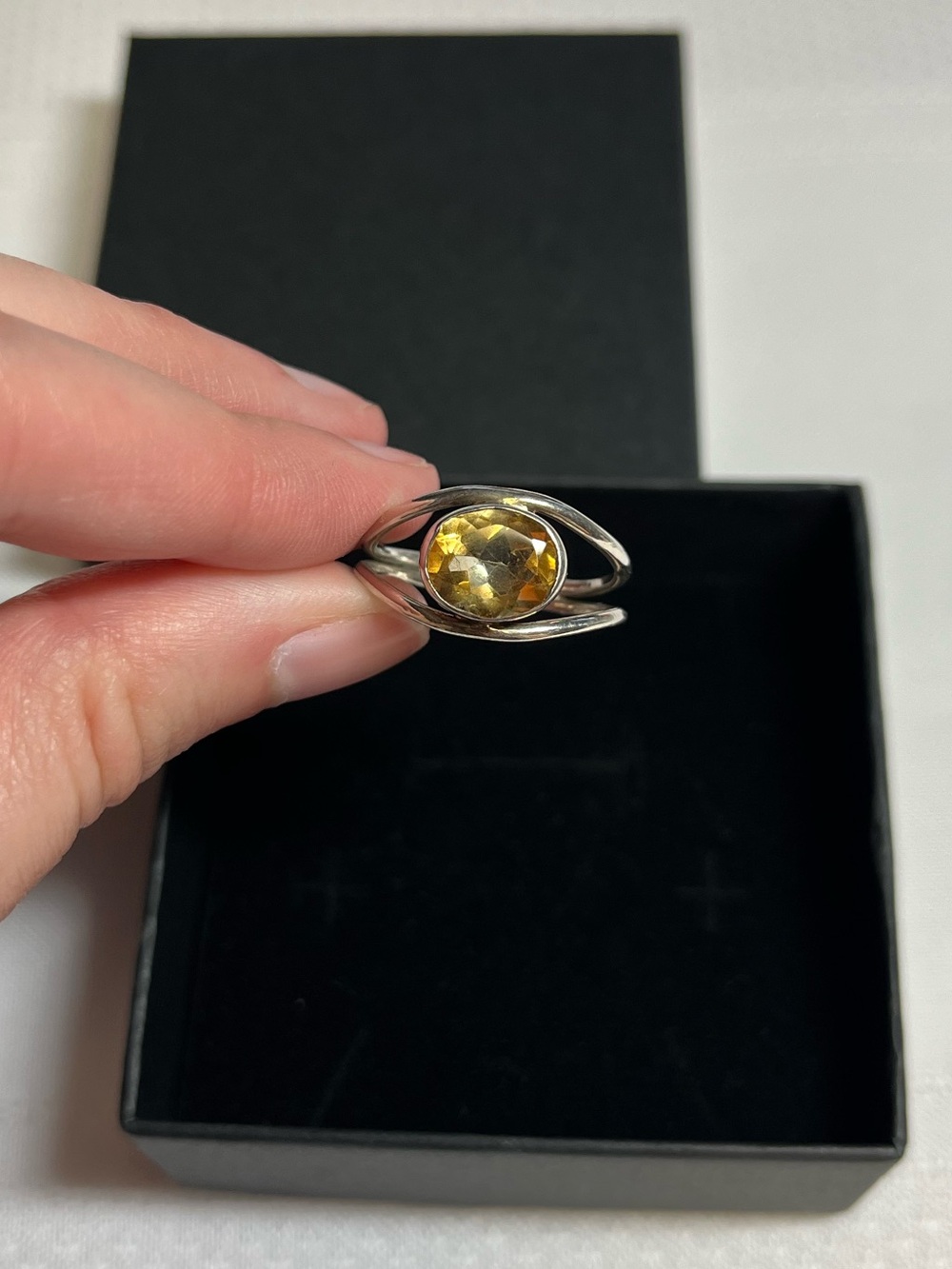 Gorgeous silver ring with yellow stone. size 9